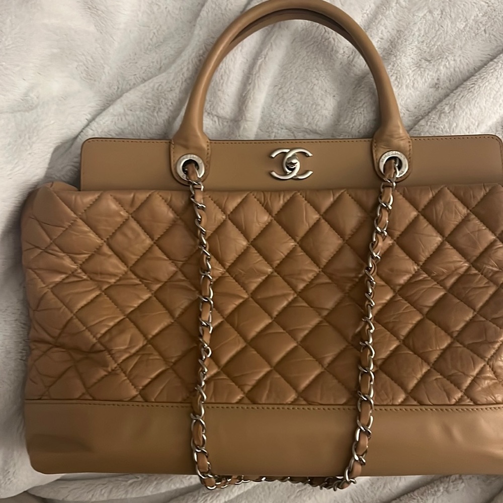 Authentic quilted leather Chanel shoulder bag with handles